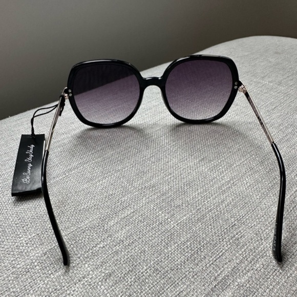 Quay Australia x Chrissy Teigen Gold Dust Sunglasses Black/ Gold NWT - Picture 8 of 13